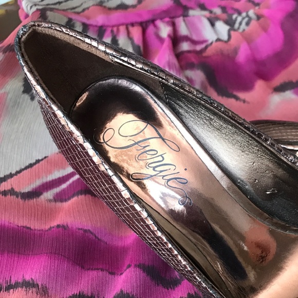 FERGIE Bronze Platform Heels NWT! - Picture 7 of 8